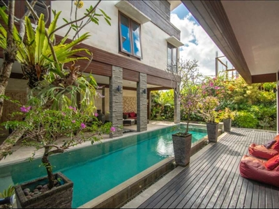 Villa dengan Konsep Tropis terletak di Canggu, Bali