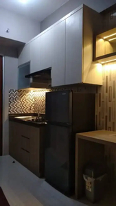 Apartemen 1BR+ full furnished di mall tengah kota hadap Selatan dingin