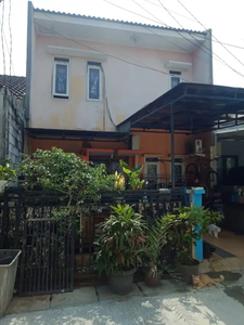 Dijual rumah 2lantai strategis, murah (BU)