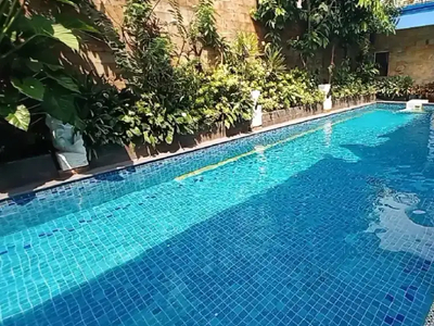 Dijual rumah dengan private pool di modetn tangerang