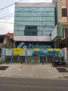 Disewakan Ruko Gandeng 3 Lantai Lokasi Strategis di Jl. Mardani Raya | Pinhome