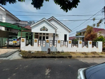 Disewakan rumah Vila Melati Mas Serpong Hoek 3KT