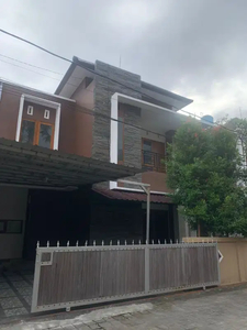 FOR RENT ONE GATE Sistem HOUSE IN RENON NEAR SANUR
