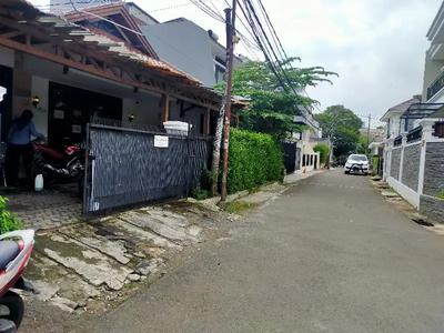 Dijual Rumah Asri Jalan lebar di Tebet Barat