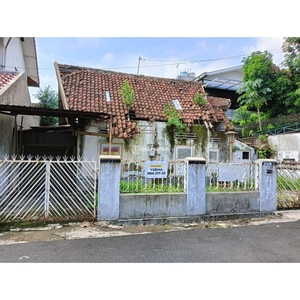 Jual Rumah Tua Hitung Tanah Luas 278m2 SHM di Halmahera Dekat UPGRIS - Semarang