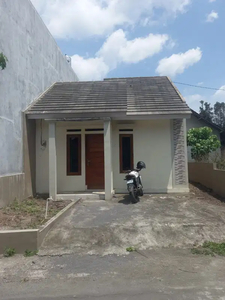 Rumah baru Sidomoyo dekat UNISA akses aspal