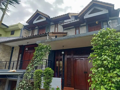 Rumah Dijual Nyaman Lux 2.5 Lantai di Pondok Hijau