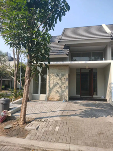 Rumah Northwest Park Surabaya Hadap Selatan