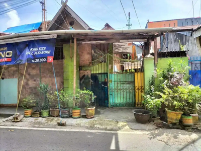Rumah pinggir Jalan depan Kampus Teologia Baji Dakka Makassar