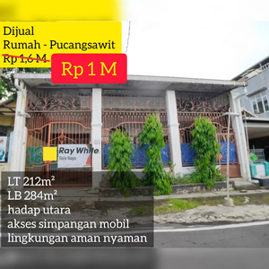 Rumah Pucangsawit Dijual, akses simpangan mobil, dekat UNS