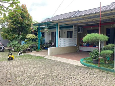 Rumah Second Siap Huni Jatikramat, Dekat Jalan Raya, Parkiran Luas