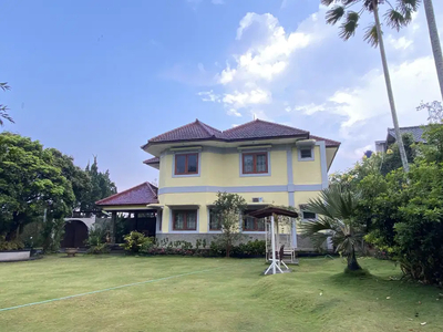 Villa Mewah Kawasan Panglima Sudirman Tengah Kota Batu