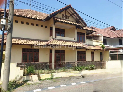 Dijual/Disewakan Rumah Hook 2 Lantai Babatan Pratama