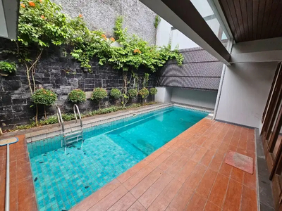 Disewakan Rumah ada Pool siap Huni Area Senopati