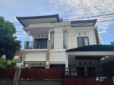 Rumah Balinese Modern Disewakan Dua Lantai, area Denpasar Selatan
