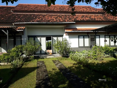 Villa Luxurious with 3 Bedrooms For Rent, Tabanan Area