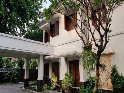Hunian Mewah 2 Lantai Full Furnished Disewakan Lokasi Prime Menteng, Jakarta Pusat