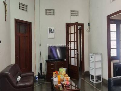 Sewa Rumah Tengah Kota Strategis Sayap Pajajaran