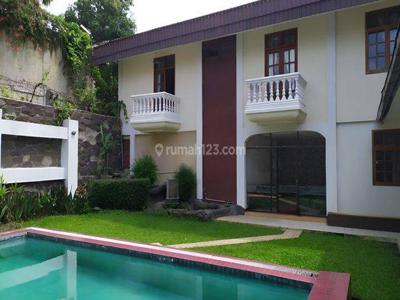 Rumah Klasik 2 Lantai Bagus SHM di Setra Sari, Bandung