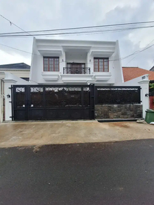 Brand New Rumah Classic Di Pondok Bambu Jaktim