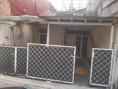 Di kontrakan Rumah Sunter