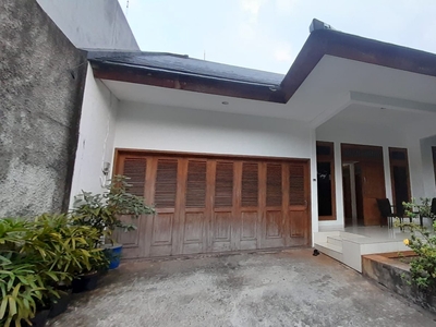 Dijual Dijual Cepat Rumah Asri sekitar Permata Hijau