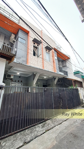 Dijual Rumah Kost 22 Kamar 3 Lantai Lokasi Strategis di Tanjung D