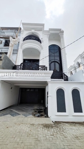 Dijual Rumah Mewah Modern Classic Dalam Townhouse Area Jagakarasa