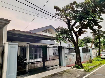 Disewakan Rumah di Perumahan Billymoon, Duren Sawit, Jakarta Timur