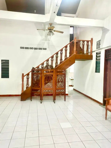 DISEWAKAN TAHUNAN RUMAH 2 lantai