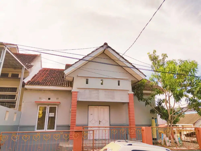 Rumah 3 kamar disewakan perumahan Kartini Residence