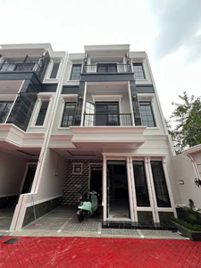 Rumah dekat Toll di Jagakarsa Jakarta Selatan