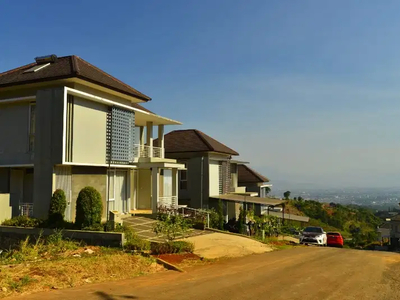 Rumah nyaman asri strategis dekat wisata SHM view kota Bandung