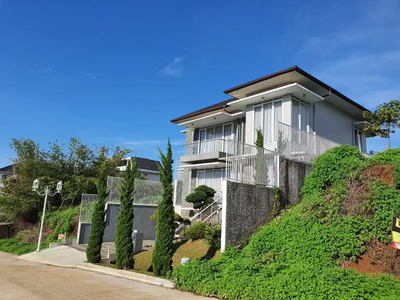 Rumah nyaman di Dago Bandung view gunung strategis dkt wisata