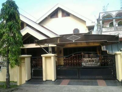 Rumah mewah pusat kota di Hang Jebat Kambang Iwak Lt: 848/m2 Hrg : 8 M