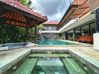Luxury Villa 6 Bedrooms Lingkungan Hotel Bintang Lima Jimbaran
