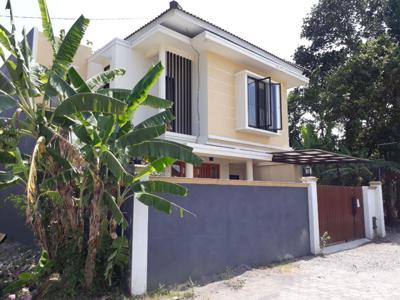 Rumah 2 Lantai Cantik Area Premium Furnished di Sinduadi, Sleman