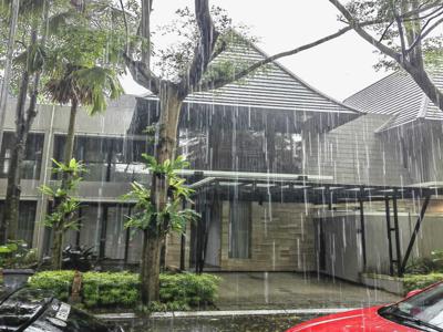 Rumah 2 Lantai Lux Mewah Furnished SHM di Jl Palagan Km 7, Sleman