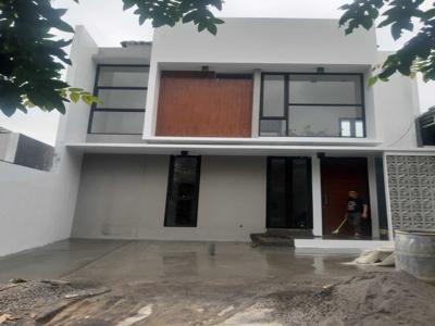 Rumah BARU 2LT lokasi tengah kota Semarang dkt kampus UNIMUS