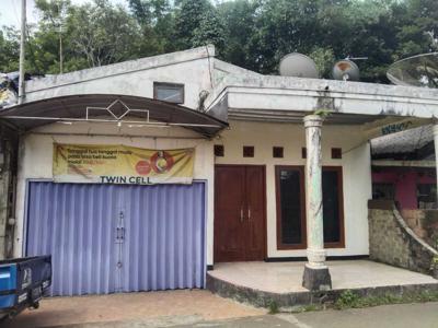 Rumah Strategis di Pinggir Jalan dengan Tambahan Mezzanine