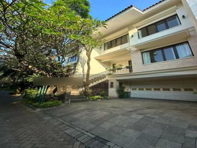 Lixurious & Private Compound House For Rent in Kemang Area