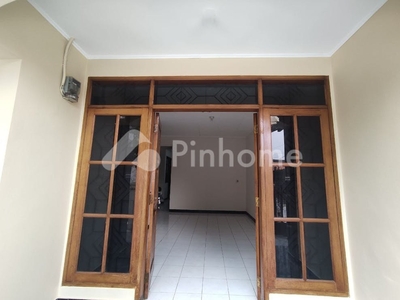 Disewakan Rumah 1.5 Lantai Baru Renov di TKI 1