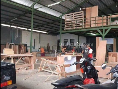 Gudang workshop di kawasan Cihanjuang 351m² SHM kondisi Bagus