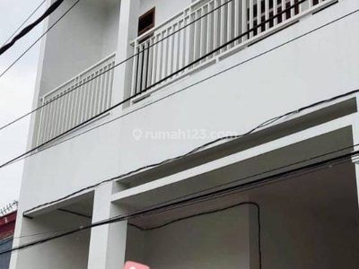 Rumah Baru Minimalis Modern 3 Lantai di Komplek Riung Bandung