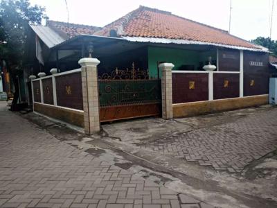 Dijual Rumah Beserta Isi Isi nya di Pinang Kota Tangerang