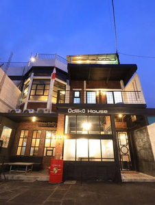 DIJUAL KOST EKLUSIF 28 KAMAR DAN CAFE KONSEP INDUSTRIAL DAN TEMATIK