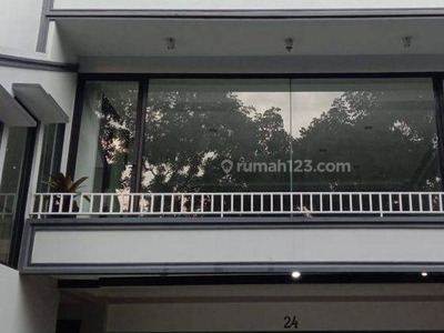 Disewakan Gedung Kantor 3 Lantai Luas di Mainroad Surya Sumantri