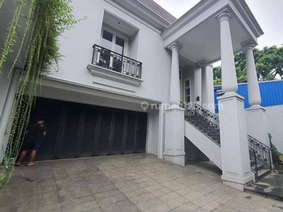 Modern Elegant House With Private Pool In Kebayoran Baru