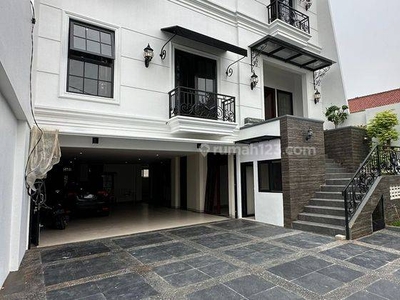 Rumah 4 Lantai Unfurnished SHM di Menteng, Jakarta Pusat