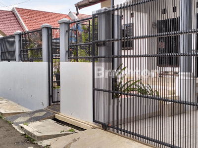 RUMAH HOOK DI KOMPLEK PERUMAHAN TAMAN PAJAJARAN BOGOR